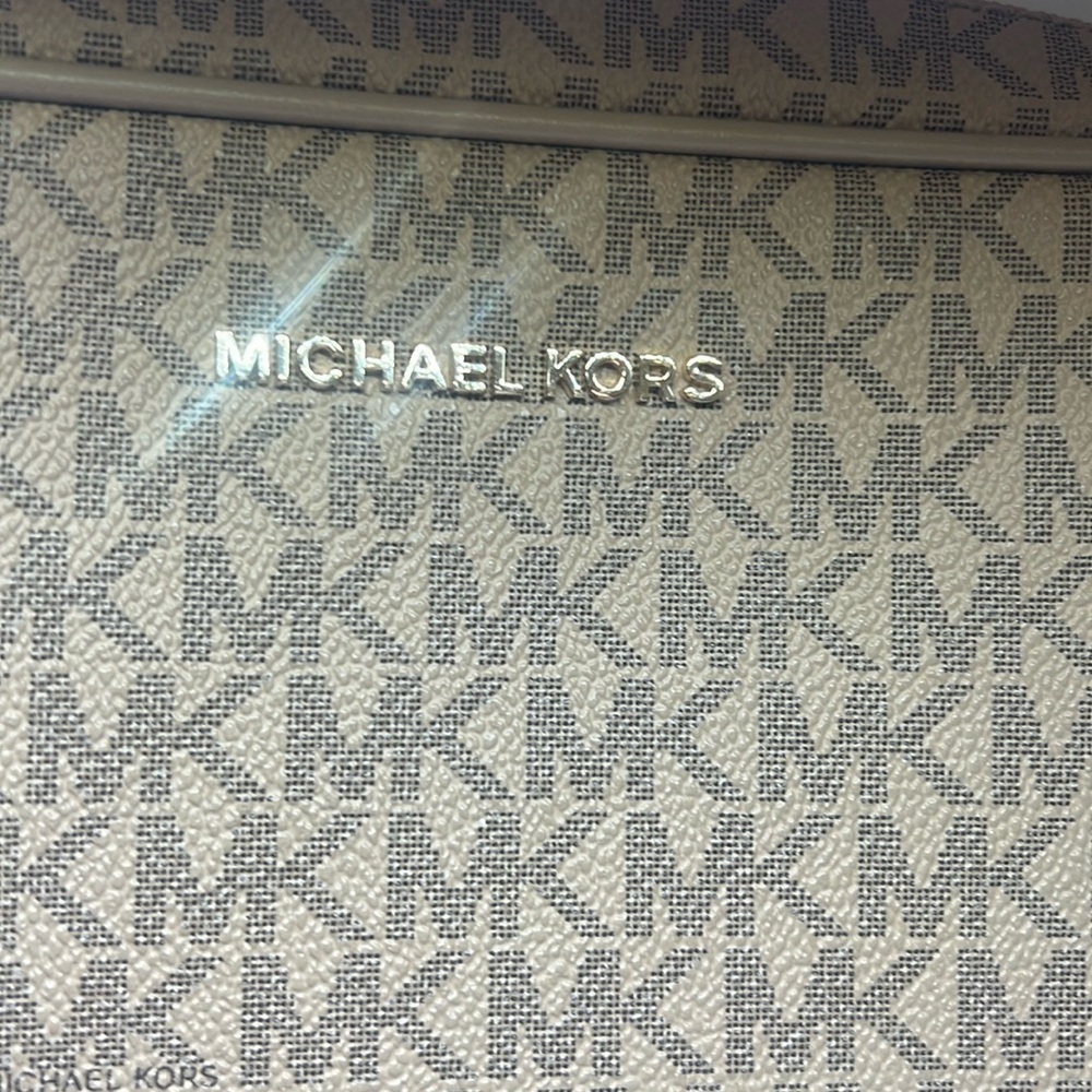 Michael Kors Jet Set Large East West Crossbody - Picture 2 of 5